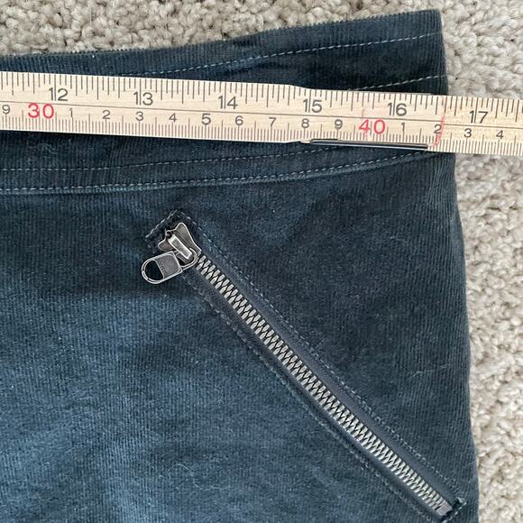 KUHL Streamline Corduroy Mini Skirt Women’s 8 Dark Gray Buttons Zip Pockets - Picture 11 of 16